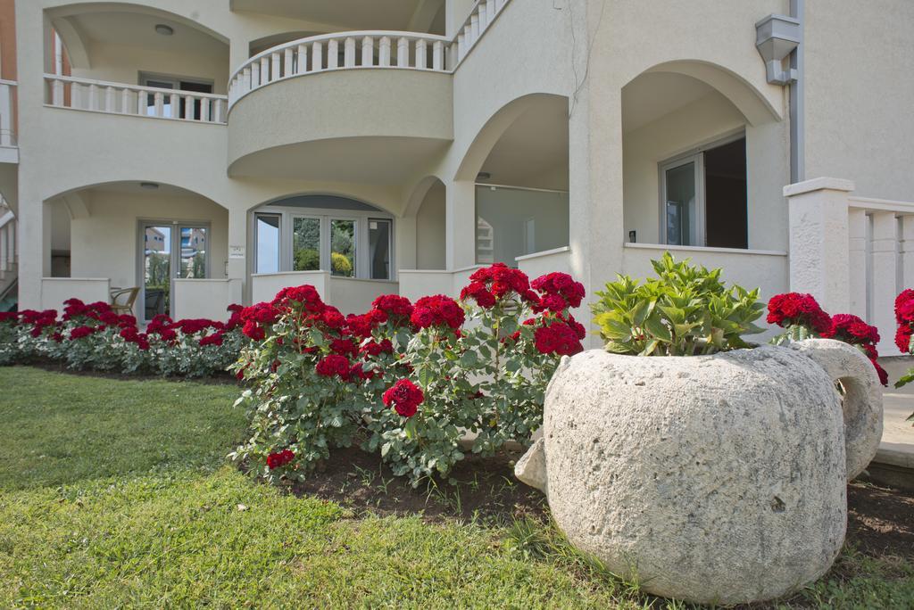 Vila V Lux Apartments Petrovac Exterior photo